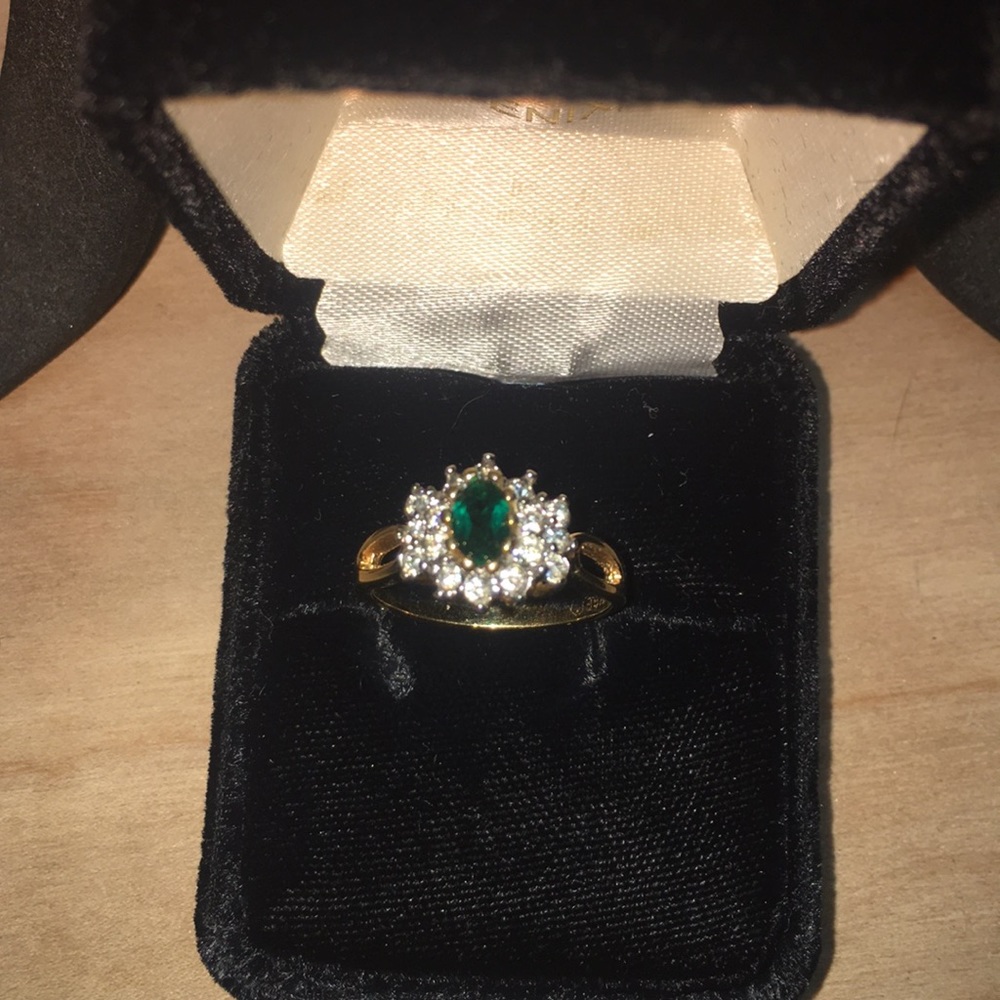 NEW*Ladies 18KT gold HGE Emerald & cz ring.